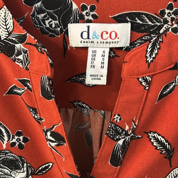 D & Co Stretch Polyester Rust Floral Popover Top SZ S - Picture 2 of 5